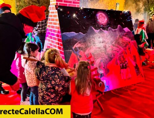 Gran afluència de famílies al tió monumental de la plaça de l’Església