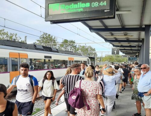 Saber si el tren va a l’hora o va ple: un grup d’universitaris crea una app sobre l’R1 de Rodalies