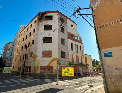 Enderroquen l’hotel abandonat de Poblenou